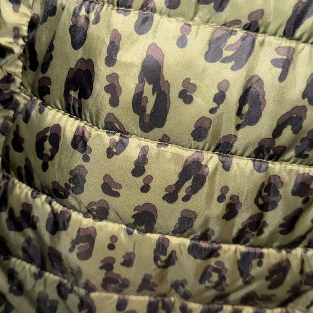 Old Navy puffer jacket Green and Black Leopard Print xxl zip up lightweight - Picture 3 of 3